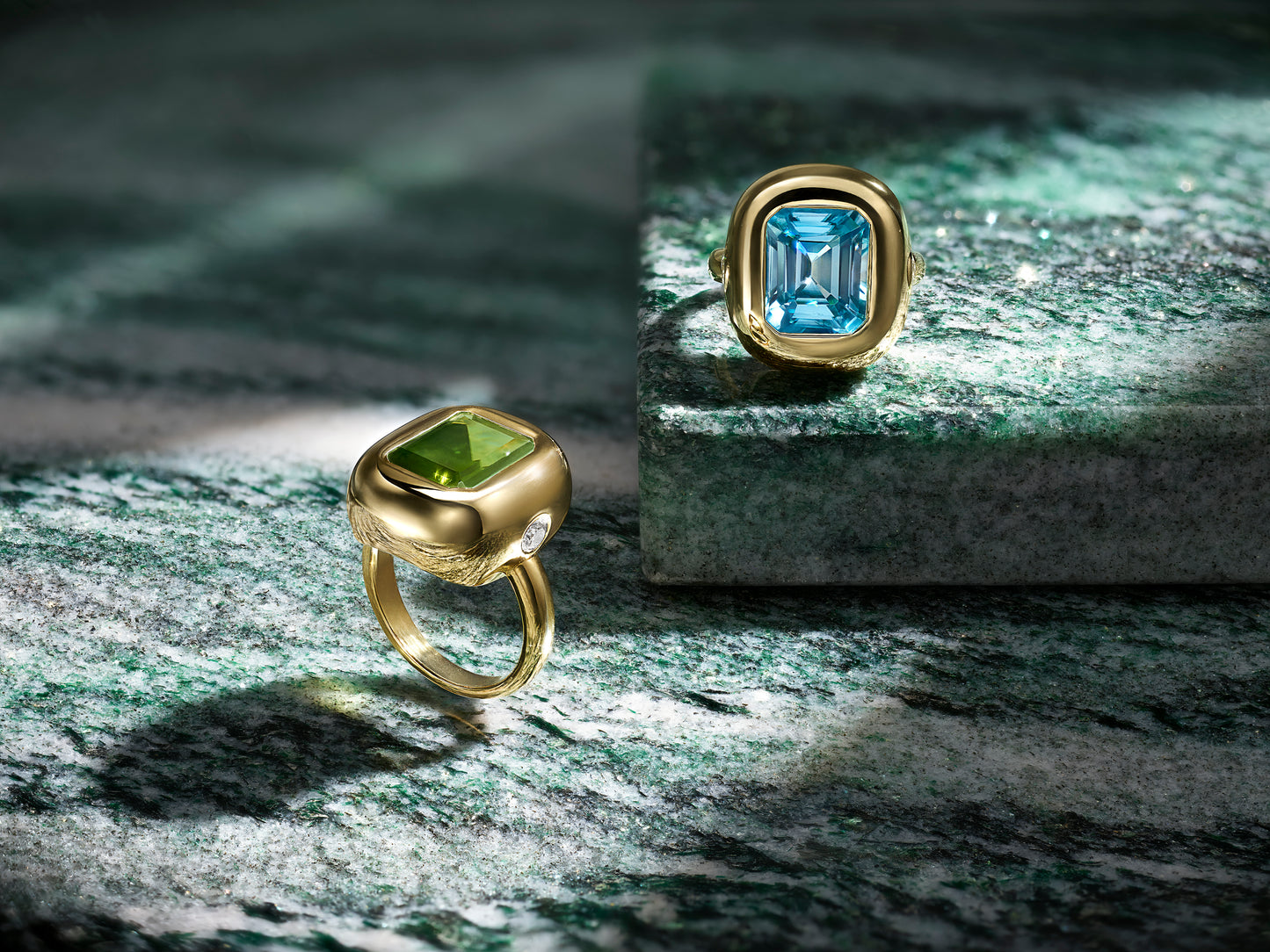 Cosmic Van Signet Diamond Peridot